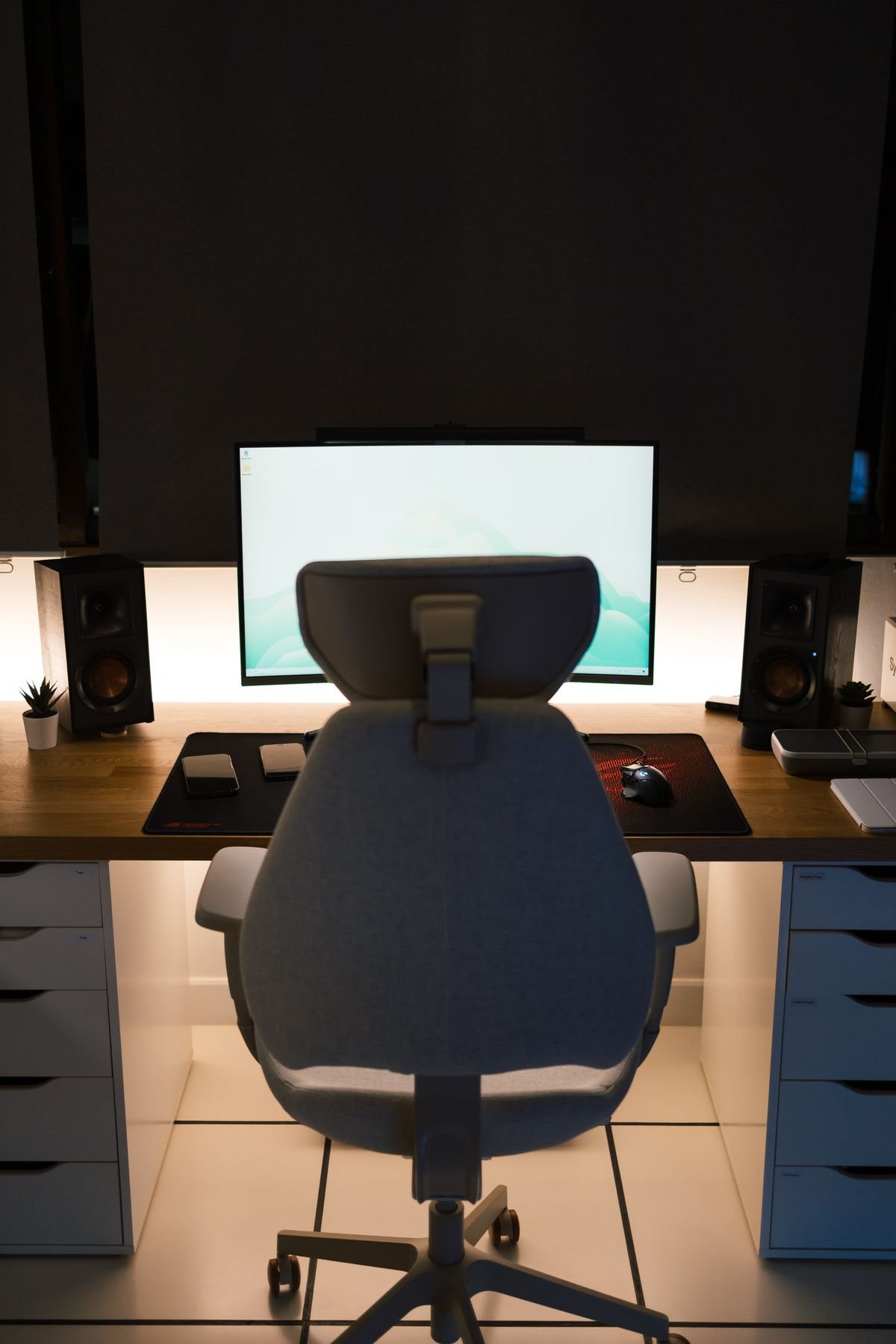 Mid-Back Mesh Swivel Chair with Flip-Up Arms